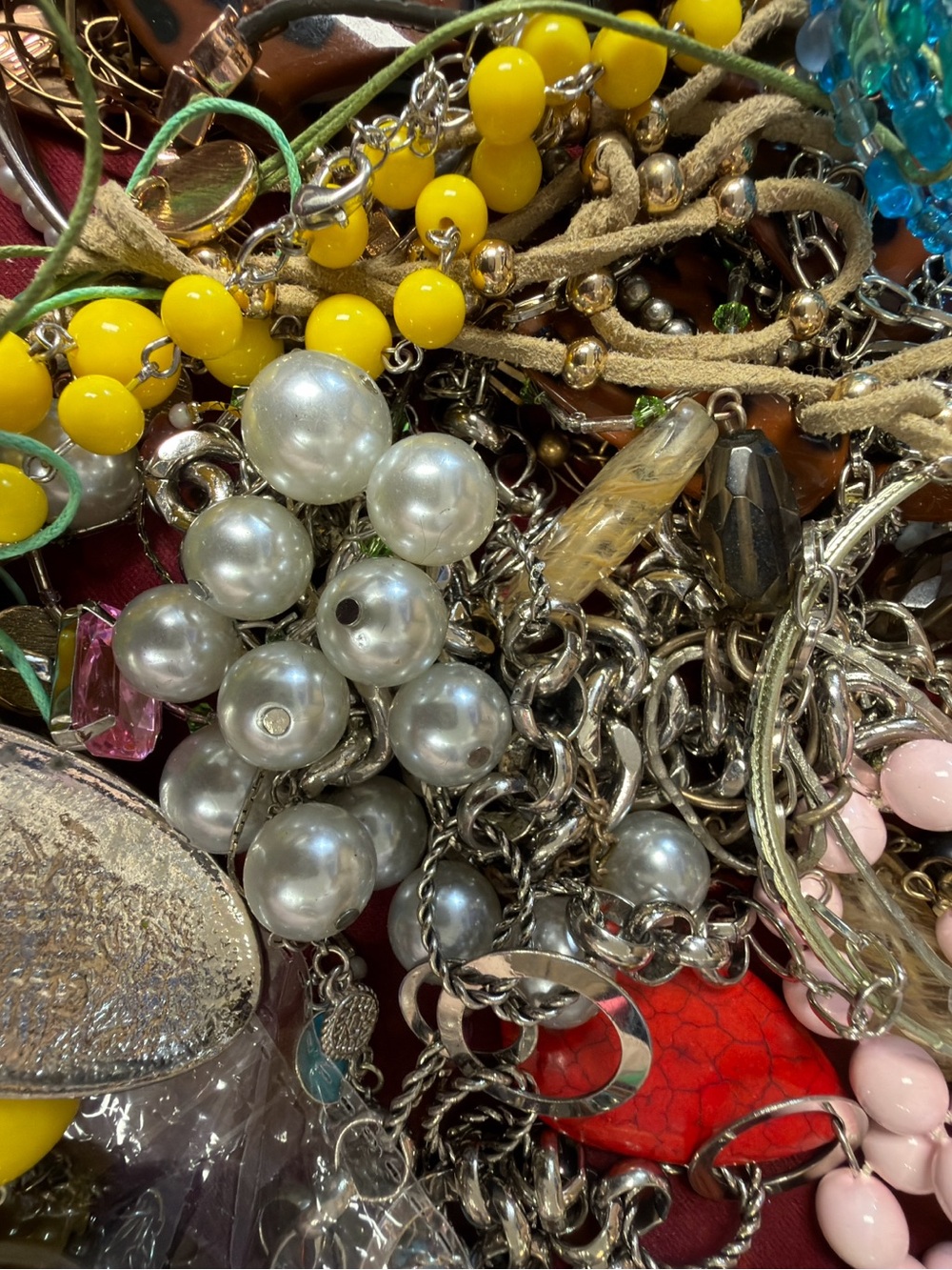 Bulk Costume Jewelry 5 Pound Lot Clean, Wearable, No Junk Or Craft - Picture 5 of 7